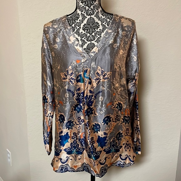 Sundance Tops - Sundance silk blouse Sz M NWT